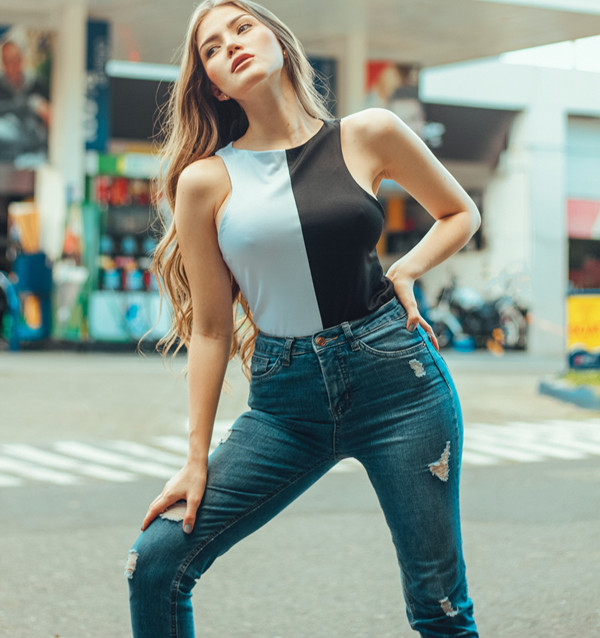 Benefits of Wearing High-Waisted Jeans