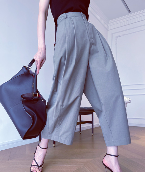 Are Cropped Wide-leg Pants In Style 