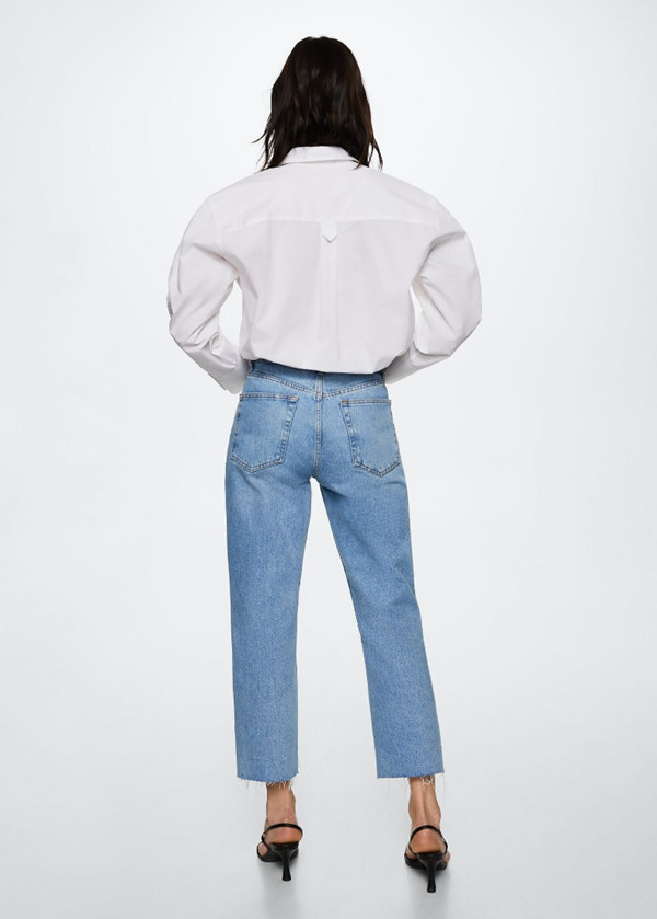 Are straight-leg jeans in style