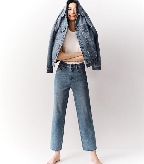Are straight-leg jeans in style