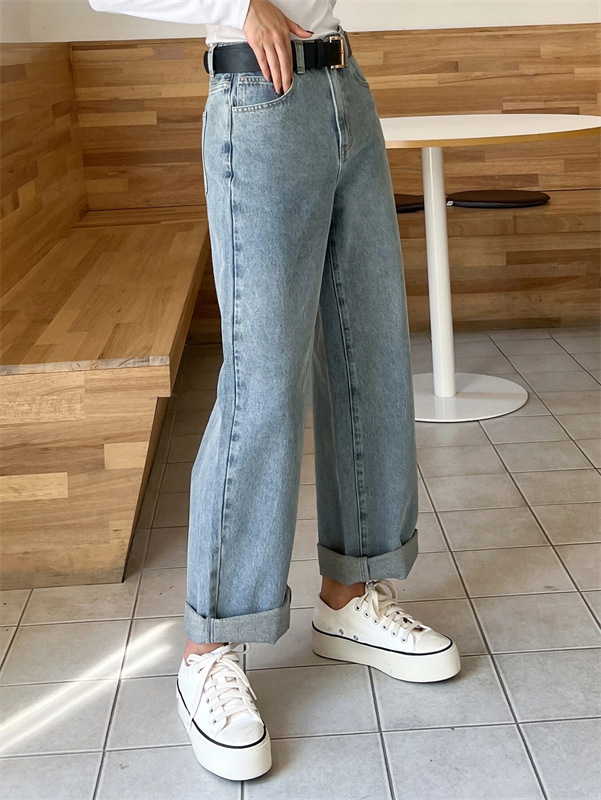 How To Wear Flare Jeans With Sneakers