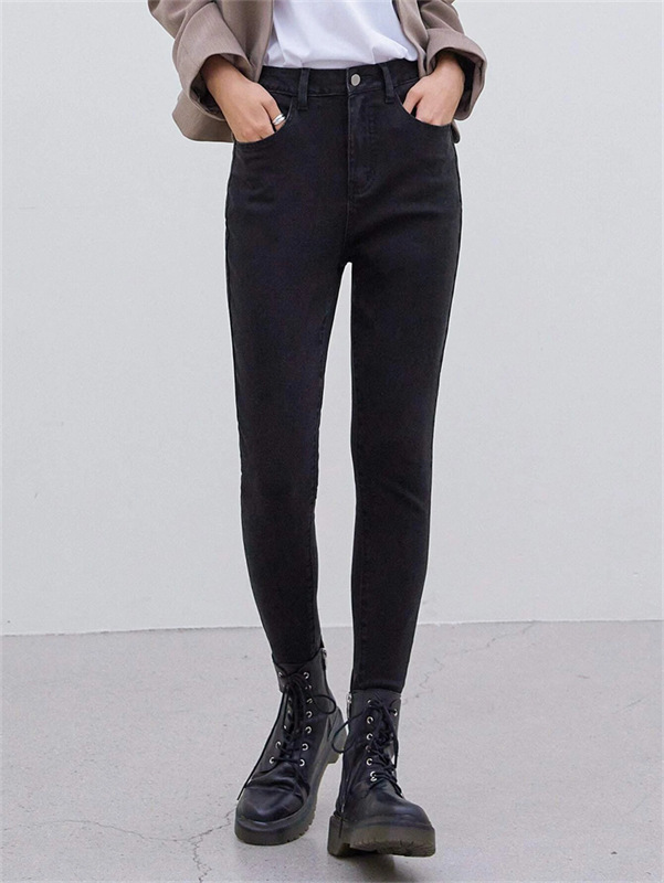 Are black jeans in style