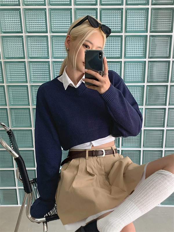 Are Cropped Sweaters Still in Style