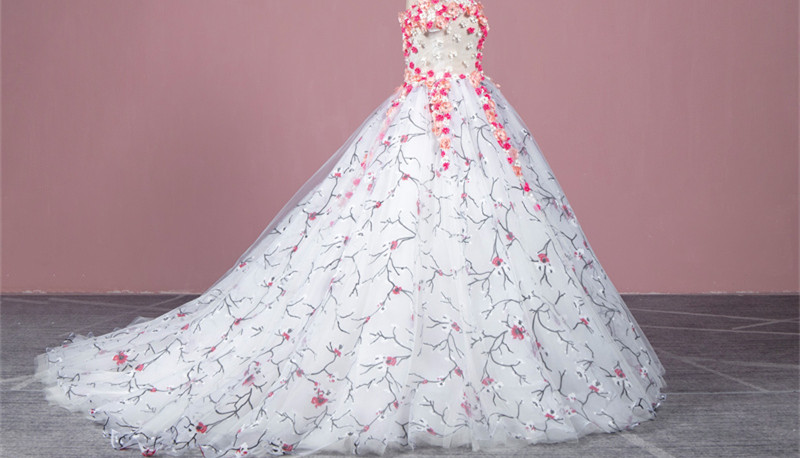 Are Ball Gown Wedding Dresses in Style