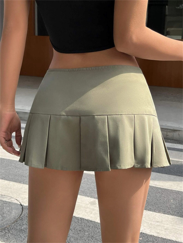Are Mini Skirts in Style 