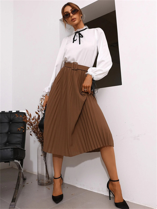 Tips for Wearing a Pleated Skirt Without Looking FAT